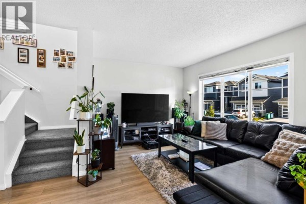 Living room - 840 Midtown Drive Sw, Airdrie, AB T4B5K9 Photo 4