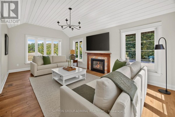 Living room - 8400 19th Sideroad, King, ON L0G1T0 Photo 5