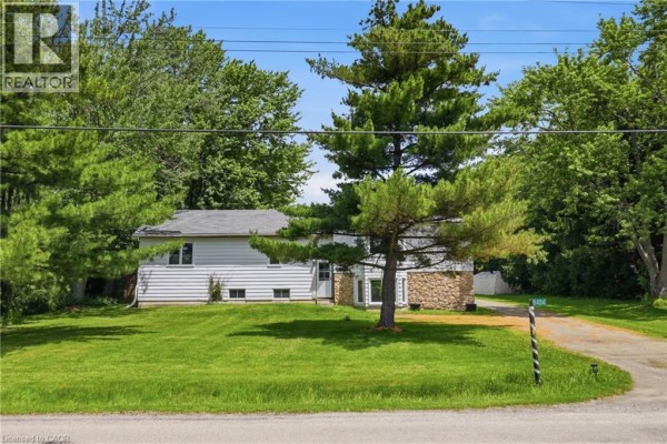 Eat in kitchen - 8404 Chippewa Road, Mount Hope, ON L0R1W0 Photo 4