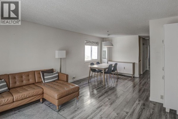 Primary Bedroom - 8408 Berkley Road Nw, Calgary, AB T3K1B4 Photo 4