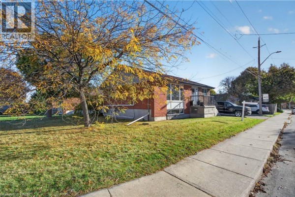 Kitchen - 841 Tenth Avenue, Hamilton, ON L8T3L7 Photo 2