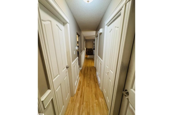 Primary Bedroom - 8416 145 Av Nw, Edmonton, AB T5E2J2 Photo 5