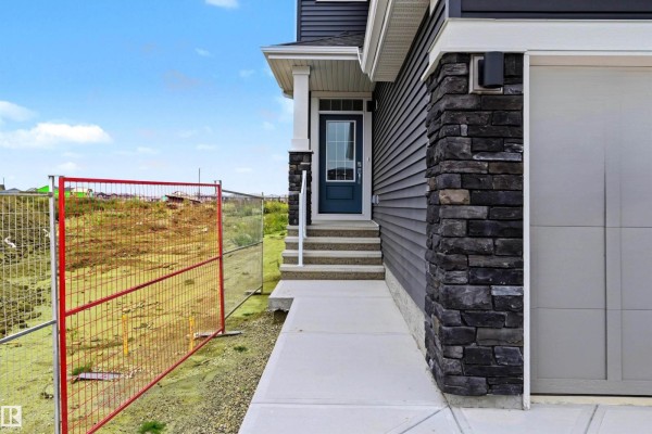 Family room - 8419 226 St Nw, Edmonton, AB T5T7G7 Photo 4