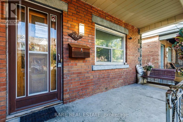 Dining room - 842 Shaw Street, Toronto, ON M6G3M2 Photo 2