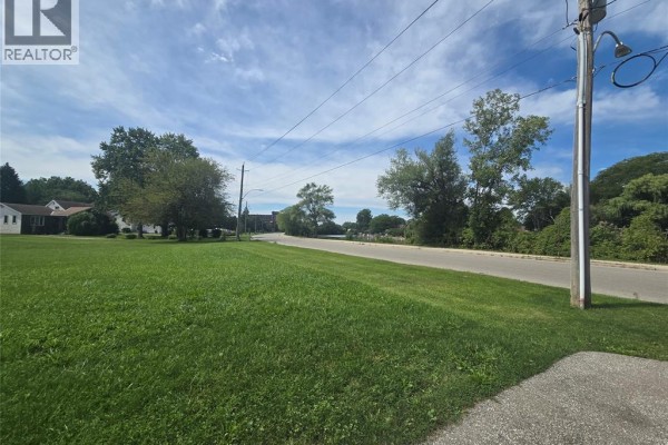 842 Wallace Street, Wallaceburg, ON N8A4L3 Photo 3
