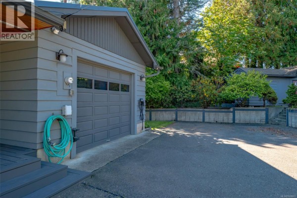 Bedroom - 842 Woodland Dr, Parksville, BC V9P1Z2 Photo 4