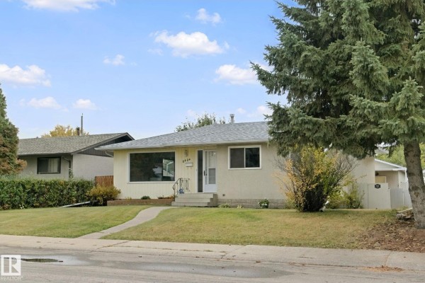Kitchen - 8424 70 St Nw, Edmonton, AB T6B1W5 Photo 2