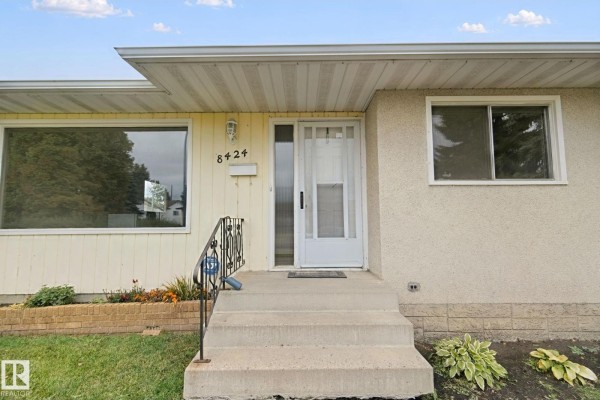 Bedroom 2 - 8424 70 St Nw, Edmonton, AB T6B1W5 Photo 5