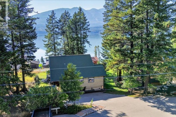 Family room - 8427 Grainger Road, Canal Flats, BC V0B1B0 Photo 5