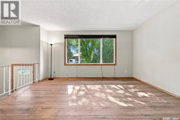 Family room - 843 N Mcintosh Street, Regina, SK S4R6H1 Photo 5