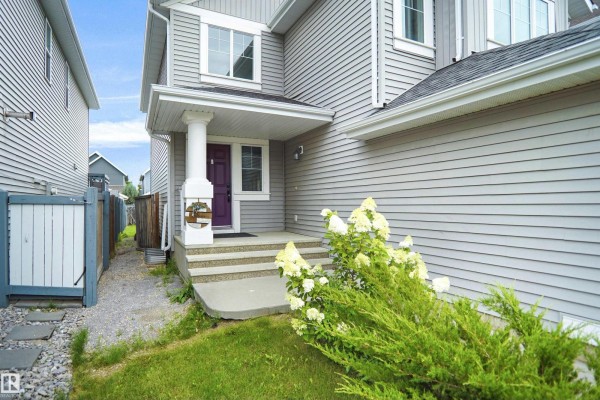 Kitchen - 8432 18 Av Sw, Edmonton, AB T5K2L6 Photo 3