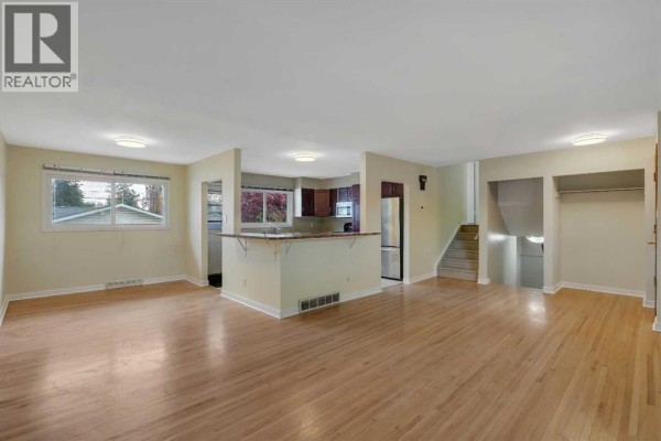 4pc Bathroom - 8432 Elbow Drive Sw, Calgary, AB T2V1K8 Photo 4