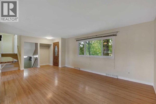 Primary Bedroom - 8432 Elbow Drive Sw, Calgary, AB T2V1K8 Photo 5