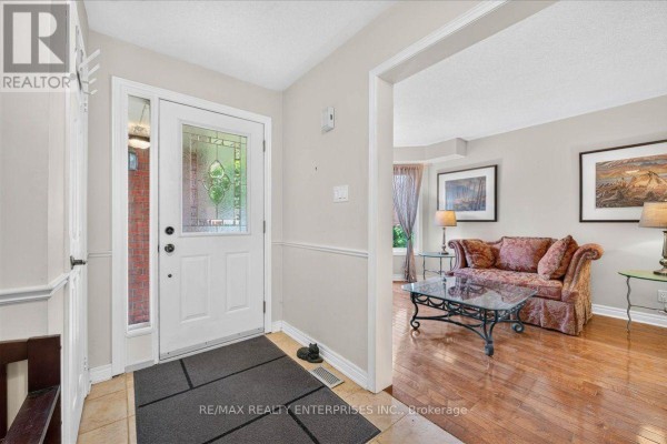 Family room - 844 Hollander Road, Newmarket, ON L3Y8H4 Photo 5
