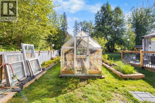 8440 3 & 95 Highway Lot# 135, Yahk, BC V0B2P0 Photo 4