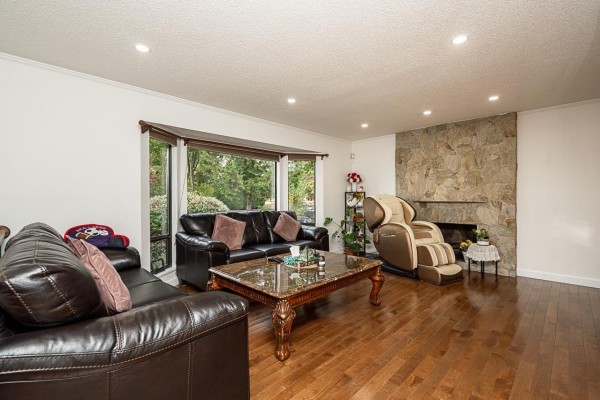 8448 154 Street, Surrey, BC V3S6H3 Photo 4