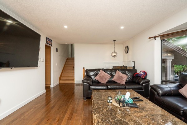 8448 154 Street, Surrey, BC V3S6H3 Photo 5
