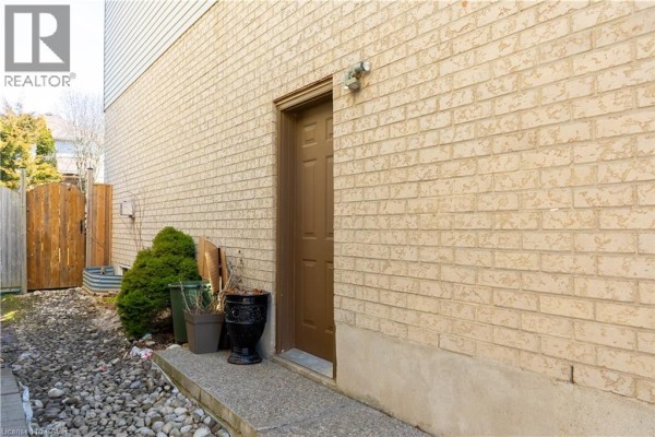 Kitchen - 845 Brandenburg Boulevard, Waterloo, ON N2T2X5 Photo 2