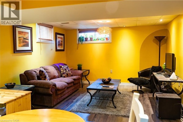 845 Brandenburg Boulevard, Waterloo, ON N2T2X5 Photo 5