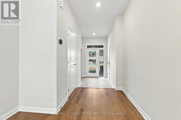 845 Fairline Row, Ottawa, ON, photo 2