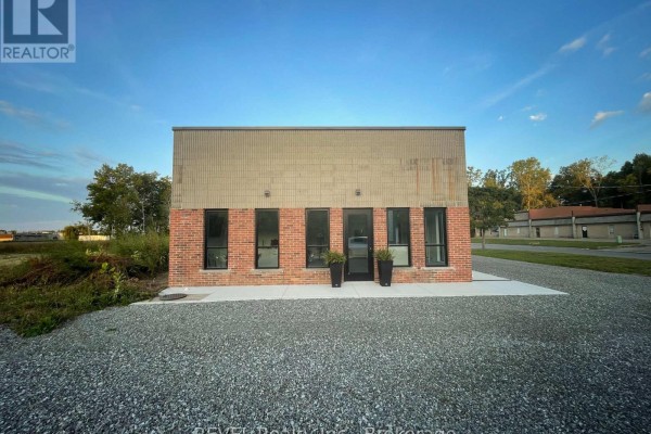 8455 Stanley Avenue, Niagara Falls, ON, photo 2
