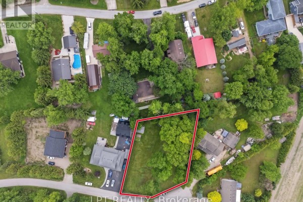 8459 Adams Court, Lambton Shores, ON N0M1T0 Photo 2