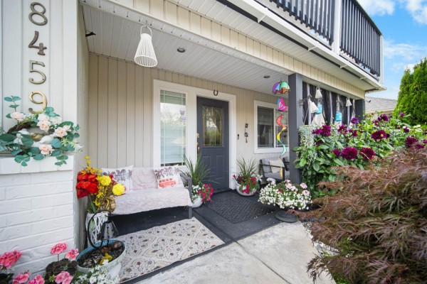 8459 Doerksen Drive, Mission, BC V2V7C4 Photo 4