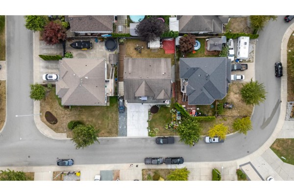 8459 Doerksen Drive, Mission, BC V2V7C4 Photo 5