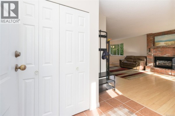 Primary Bedroom - 846 Pepin Cres, Saanich, BC V8Z6V6 Photo 4