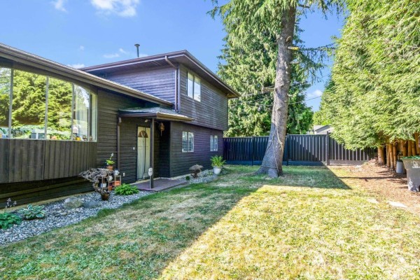 8473 152 Street, Surrey, BC V3S3M9 Photo 3