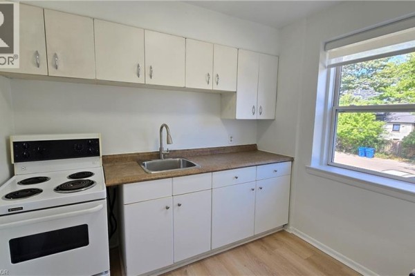 Kitchen - 849 Brant Street Unit# 6, Burlington, ON L7R2J6 Photo 4