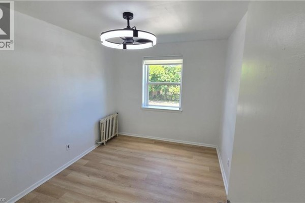 Living room - 849 Brant Street Unit# 6, Burlington, ON L7R2J6 Photo 5