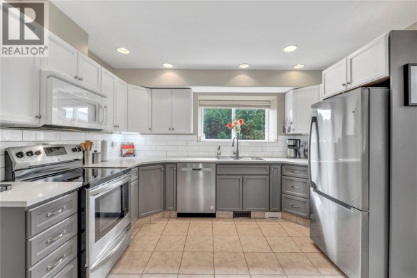 3pc Ensuite bath - 849 Winnipeg Street Unit# 103, Penticton, BC V2N5N4 Photo 4