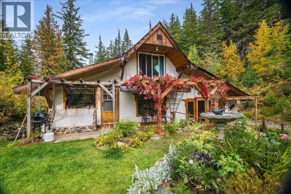 Pantry - 8494 Red Mountain Road, Silverton, BC V0G1S0 Photo 4