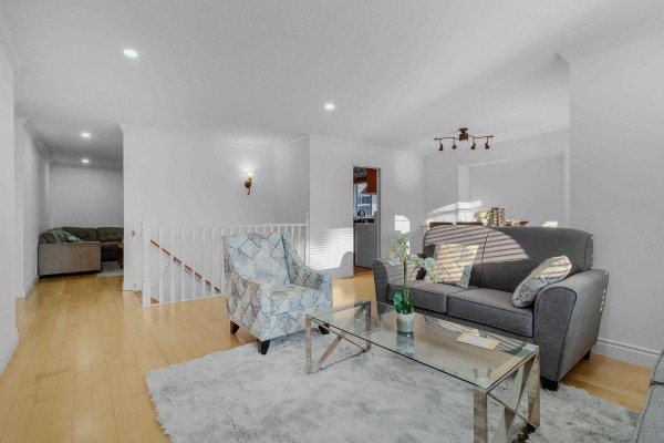 8496 Cox Drive, Mission, BC V2V6V3 Photo 4