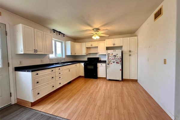 Laundry room - 85 Channing Drive, Flin Flon, MB R8A0S5 Photo 4