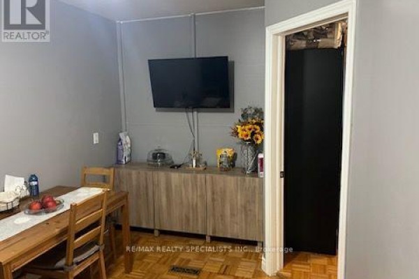 85 Corbett Avenue, Toronto, ON M6N1V3 Photo 4