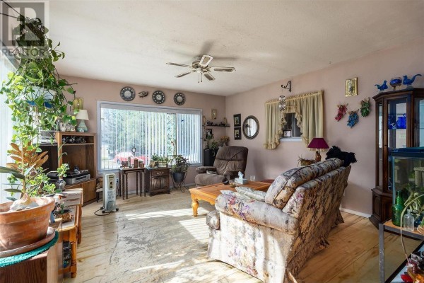 Full bathroom - 85 Ernest Avenue, Beaverdell, BC V0H1A0 Photo 3