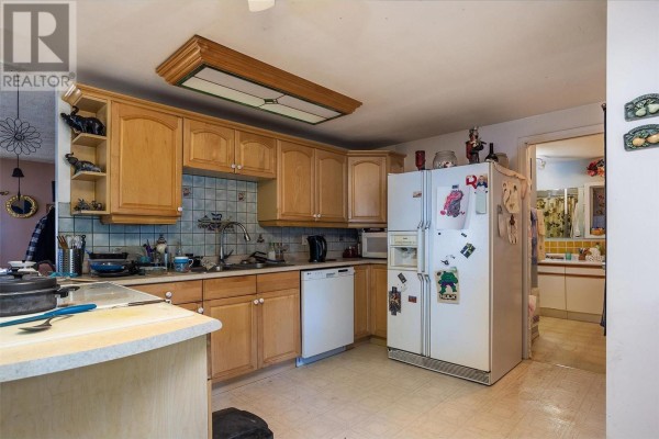 Full bathroom - 85 Ernest Avenue, Beaverdell, BC V0H1A0 Photo 5