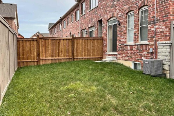 Kitchen - 85 Finegan Circle, Brampton, ON L7A4Z8 Photo 3