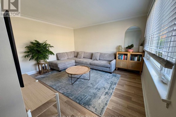 85 Floral Parkway, Toronto, ON M6L2C3 Photo 3