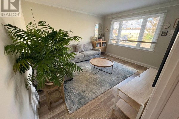 85 Floral Parkway, Toronto, ON M6L2C3 Photo 4