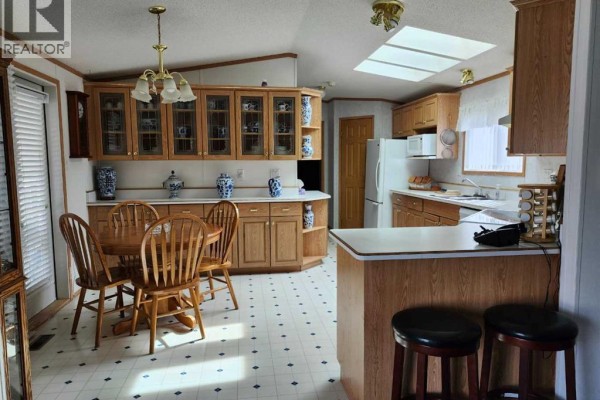 Dining room - 85 Greenwood Villa, Drumheller, AB T0J0Y2 Photo 4