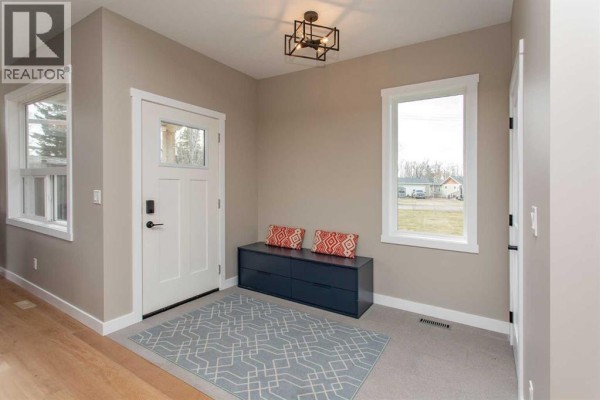 Foyer - 85 Lakeview Avenue, Gull Lake, AB T4L2N1 Photo 4