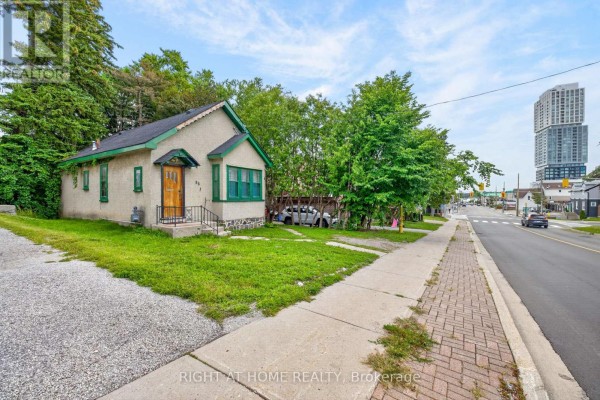 85 Maple Avenue, Barrie, ON, photo 2