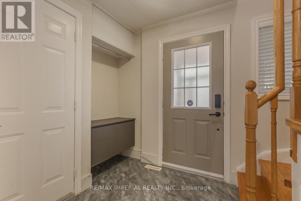 Kitchen - 85 Maple Ridge Crescent E, Markham, ON L6E1T8 Photo 3