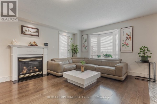 Bedroom 2 - 85 Maple Ridge Crescent E, Markham, ON L6E1T8 Photo 5