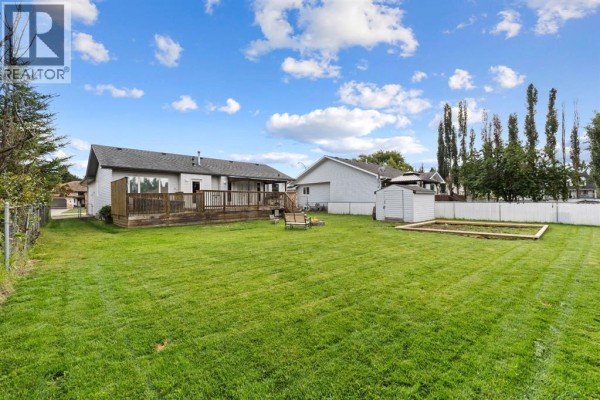 Kitchen - 85 Park Drive, Whitecourt, AB T7S1S4 Photo 4