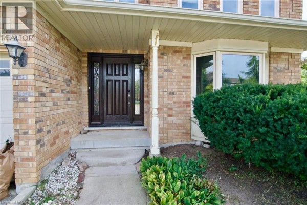 5pc Bathroom - 85 Shadeland Court, Cambridge, ON N1T1V2 Photo 2