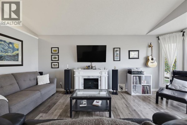 Primary Bedroom - 85 West Mcdougal Road, Cochrane, AB T4C1P9 Photo 4